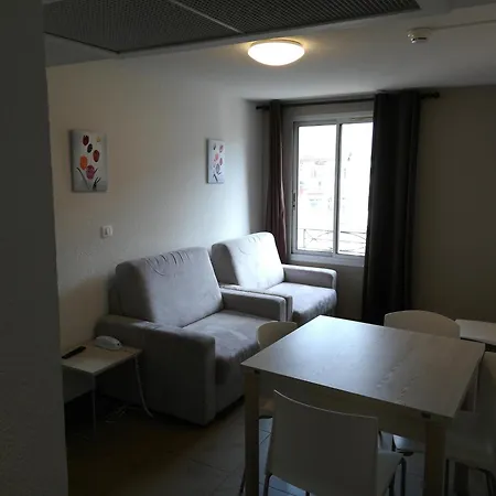 朝圣者公寓式酒店 4* 卢德